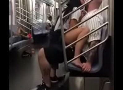 Tuve sexo en el metro con un viejo bastardo